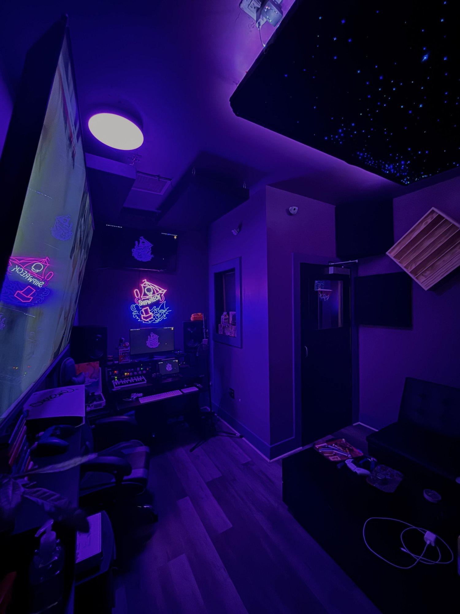 Shipwreck studio interior 4